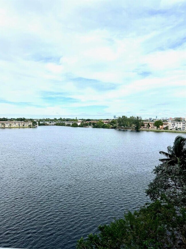 Foto del edificio - 1301 NE Miami Gardens Dr