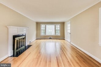Building Photo - 9326 W Parkhill Dr