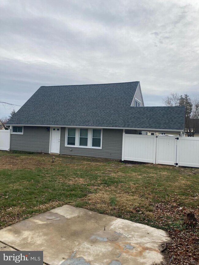 Building Photo - 30 Redbrook Ln