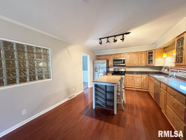 Foto del edificio - 6891 N Fox Point Dr