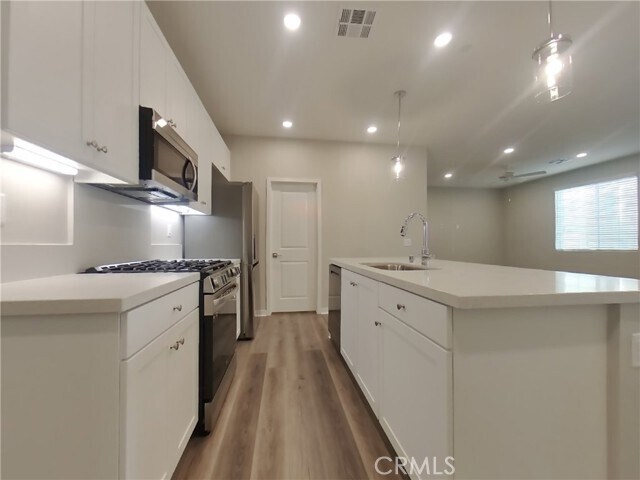 Building Photo - 31672 Hans Dr