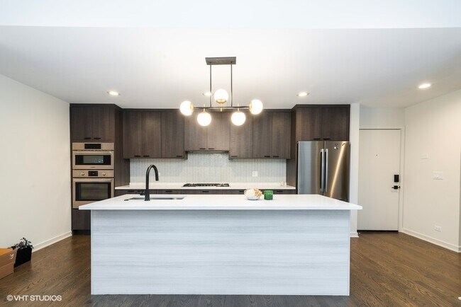 Foto del edificio - 921 N Hoyne Ave