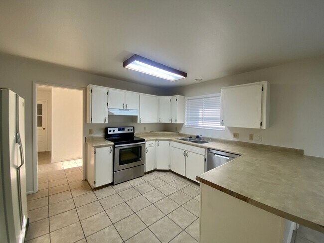 Foto del edificio - 4 br, 2 bath House - 635 S 200 E #6
