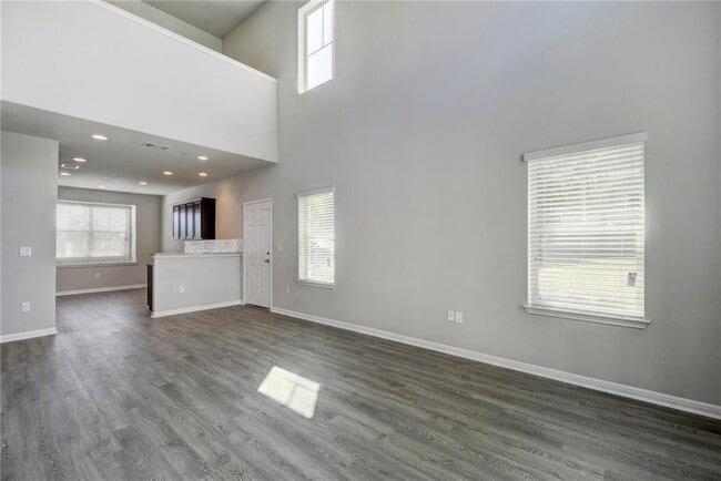 Building Photo - 516 E Slaughter Ln