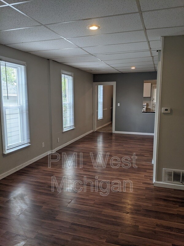 Building Photo - 822 Nagold St NW