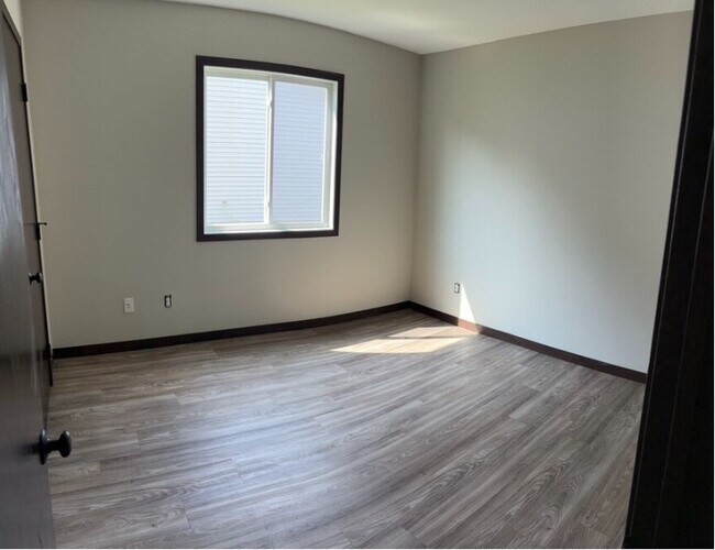 Building Photo - Southview Twinhomes