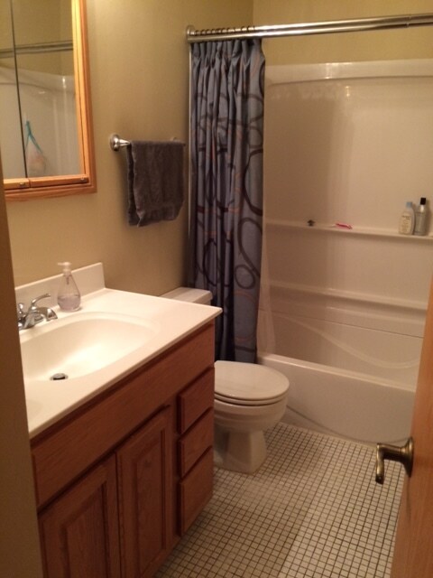 baño superior - 7472 Germane Trl