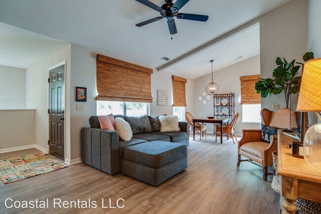 Building Photo - 3 br, 2.5 bath House - 22 Old South Court #B