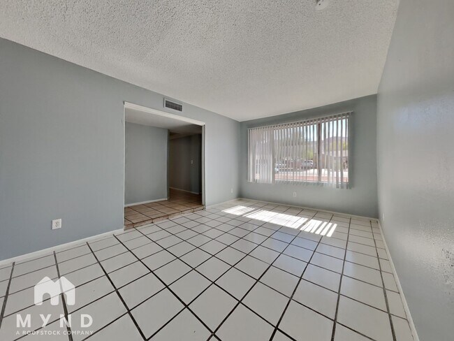 Building Photo - 1916 E Ardmore Dr