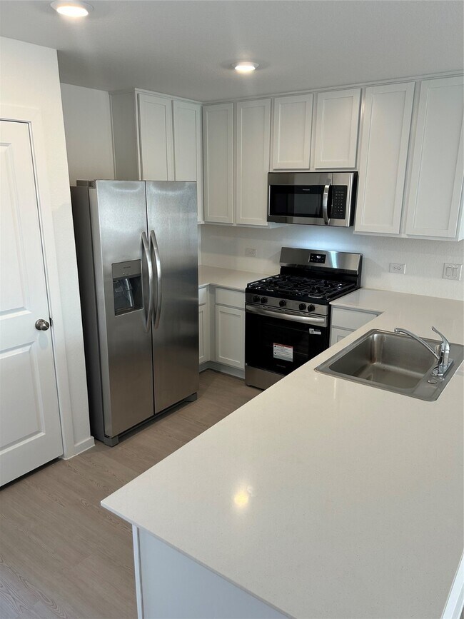 Building Photo - 3085 Majestic Sunrise Dr