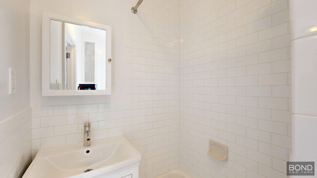 Building Photo - 151 Mott St