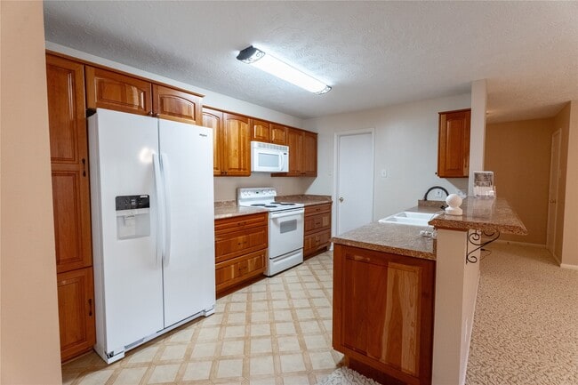 Building Photo - 8051 Bay Branch Dr