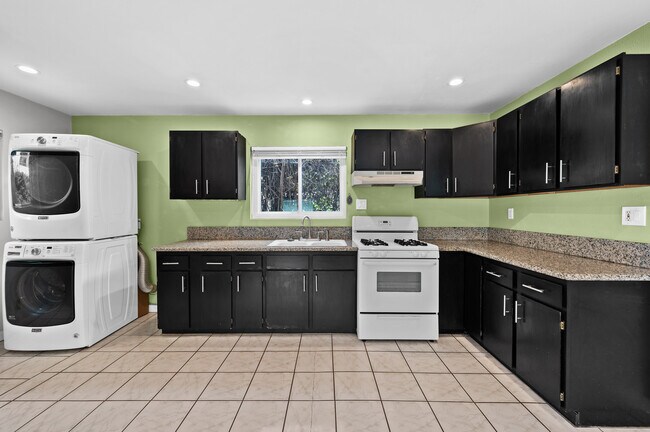 Building Photo - 939 S Ogden Dr