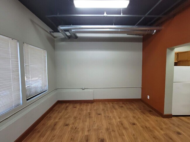 Building Photo - 123 NE 172nd Ave