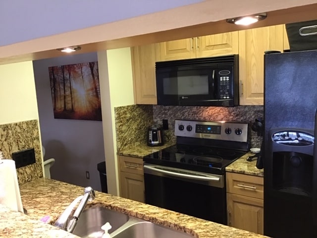 kitchen with granite tops - 4345 27th Ct SW