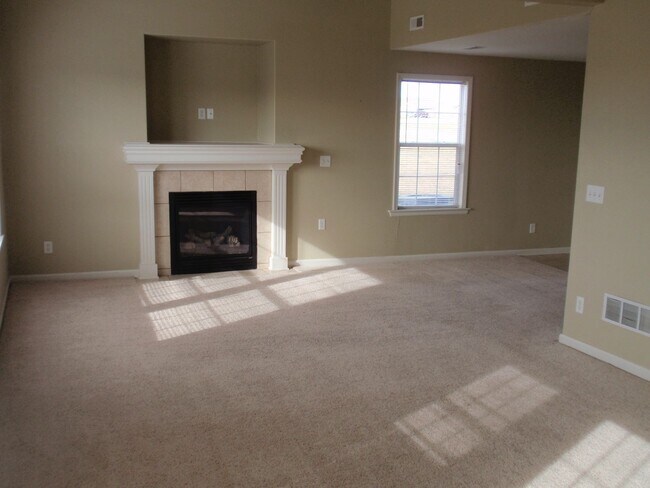 Building Photo - 2731-2733 Elm Creek