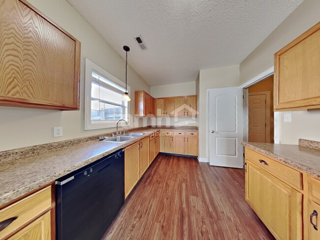 Building Photo - 9675 Lomax Dr