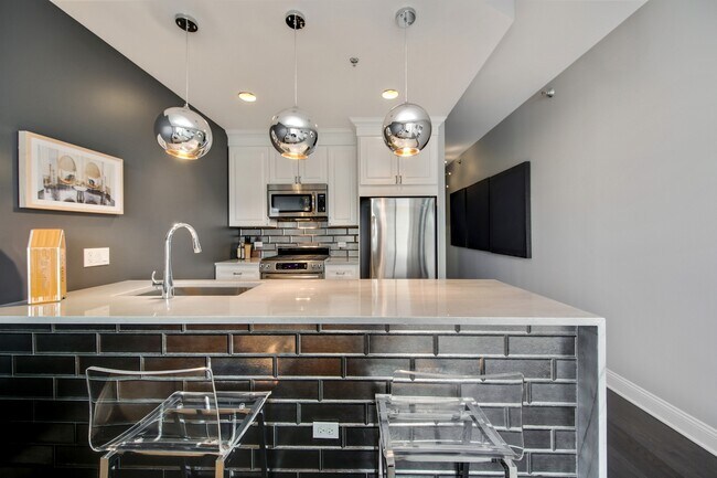 Building Photo - 303 W Ohio St