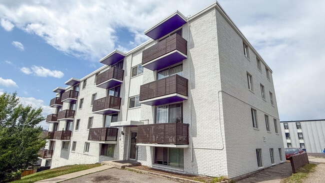 Building Photo - 1612 Apartments
