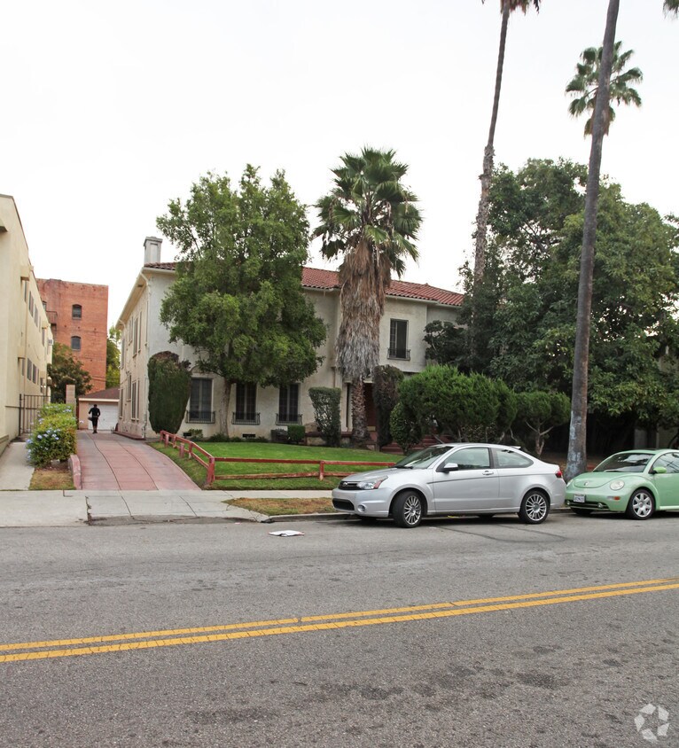 Primary Photo - 1832 N Wilton Pl