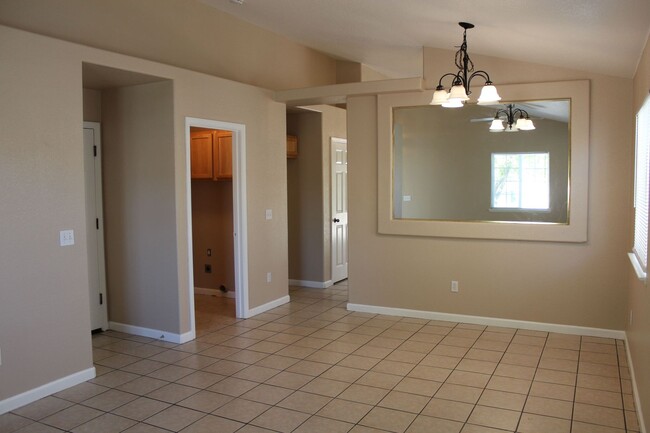 Building Photo - Back On The Renal Market Cozy 3 Bedroom Ho...