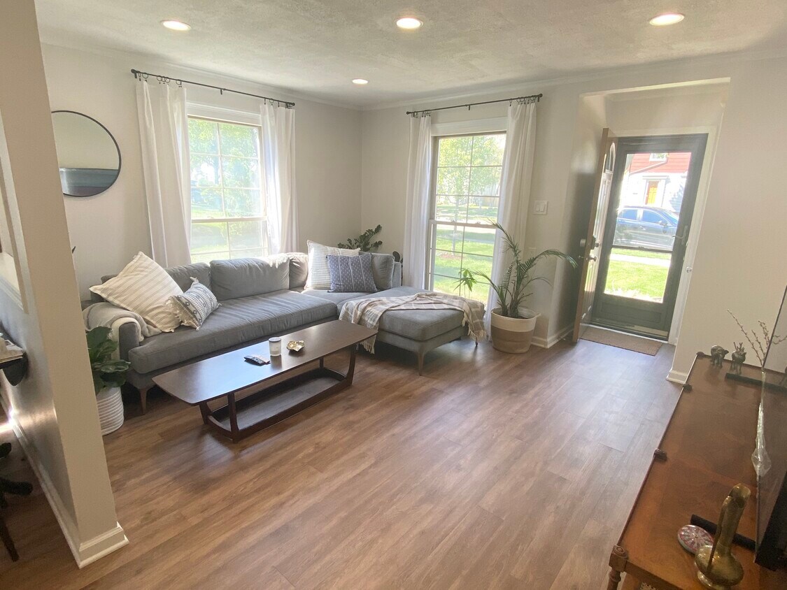 Foto principal - 3318 S Taylor Ave