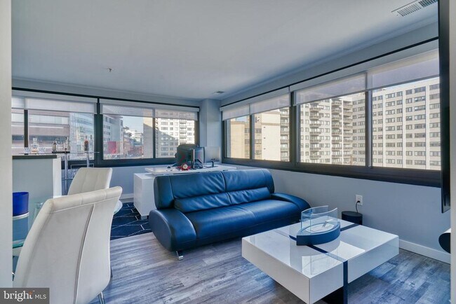Foto del edificio - 700 Roeder Rd
