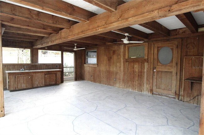 Foto del edificio - 7464 Cass Cir