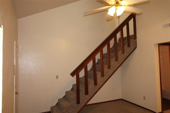 Foto del edificio - 1901 E Lindsey St