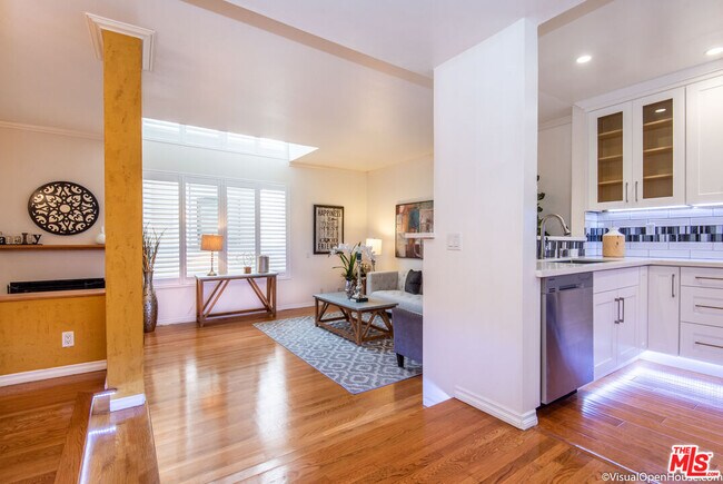 Foto del edificio - 514 S Barrington Ave