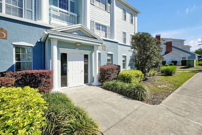 Foto del edificio - "Beautifully Furnished 3-Bedroom Condo in Desirable Heritage Crossing"