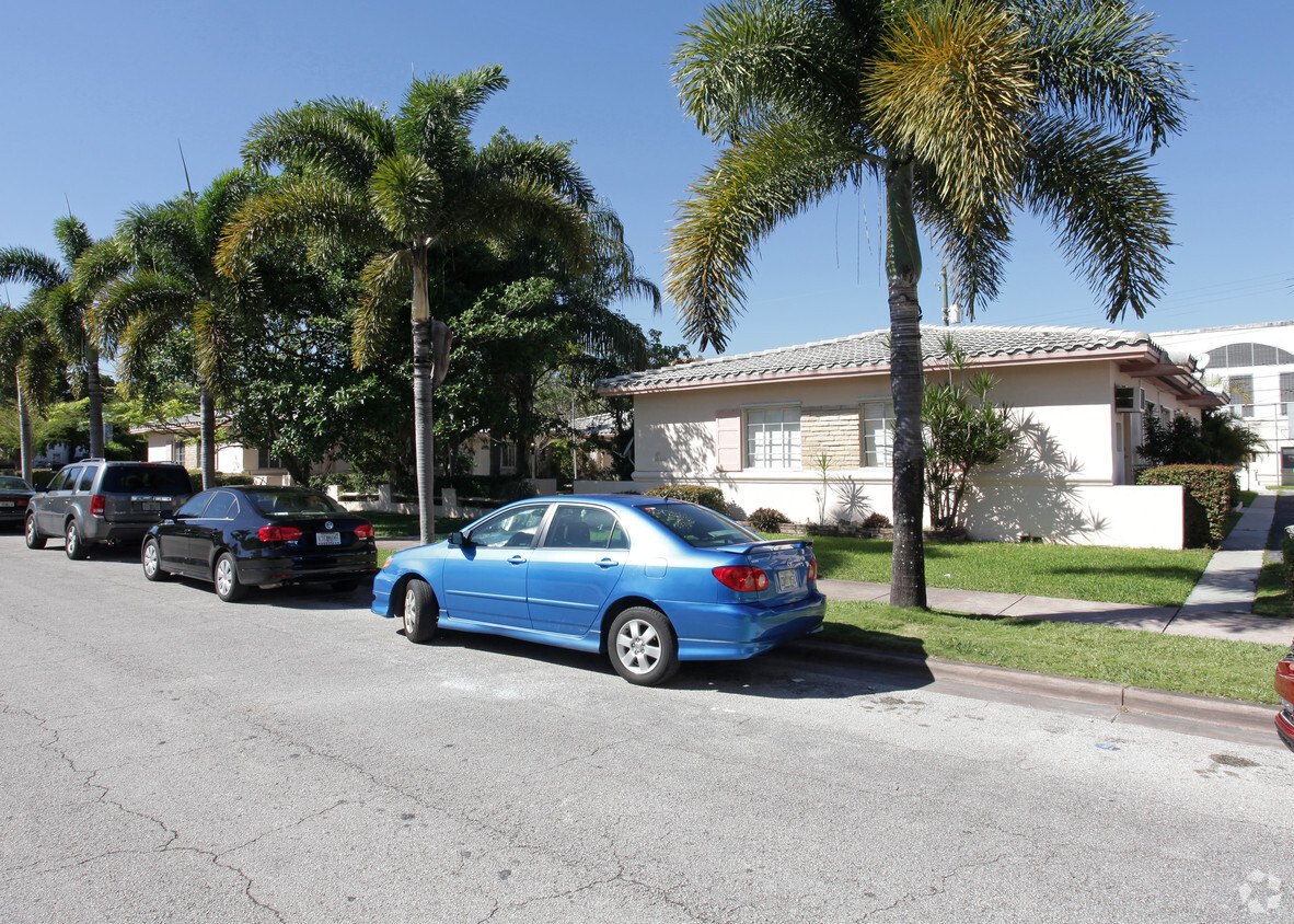 Primary Photo - 223-231 Mendoza Ave