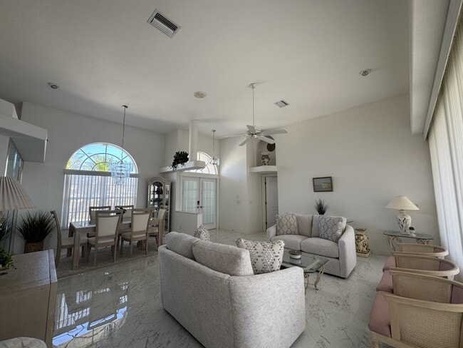 Foto del edificio - 137 Sportsman Rd