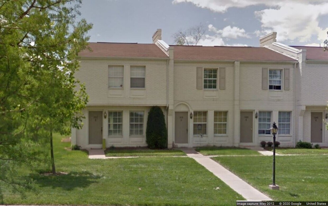 Primary Photo - Sunny Condo Surrounded by Green Space in S...