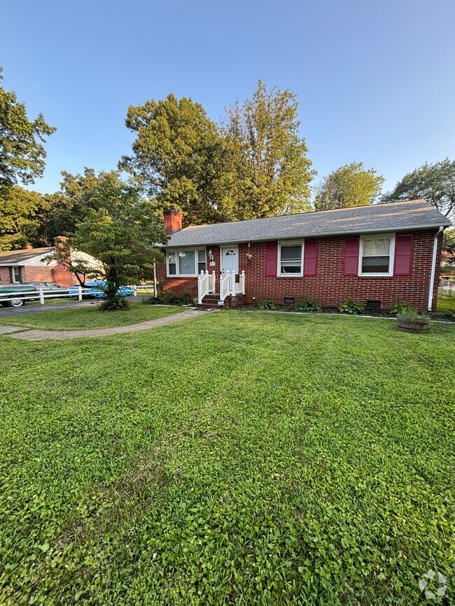 Building Photo - 2925 Stanwix Ln