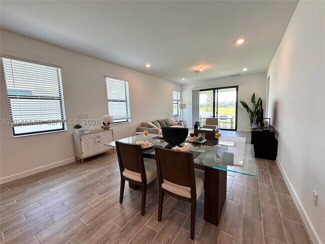 Foto del edificio - 10660 Wilgrove 10660
