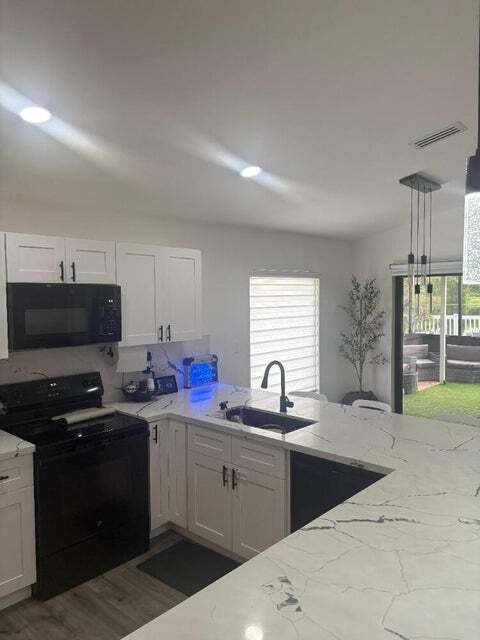 Building Photo - 8520 Tourmaline Blvd