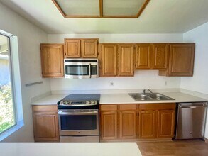 Building Photo - 2560 Walnut Blvd
