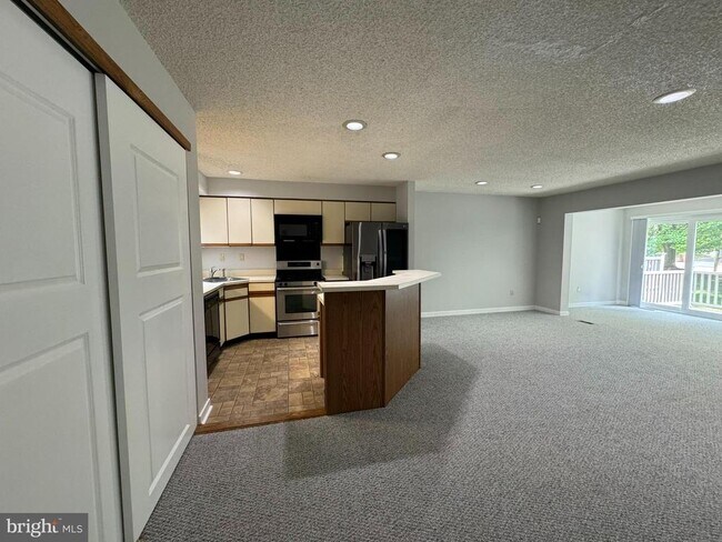 Building Photo - 817 Chanticleer