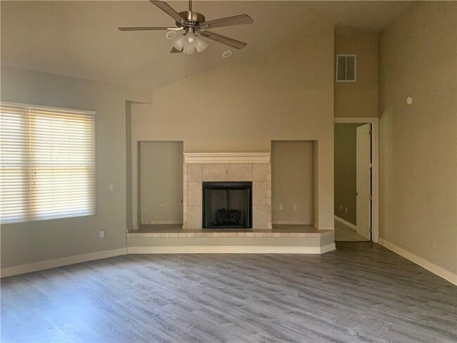 Building Photo - 2633 S Everest Ave