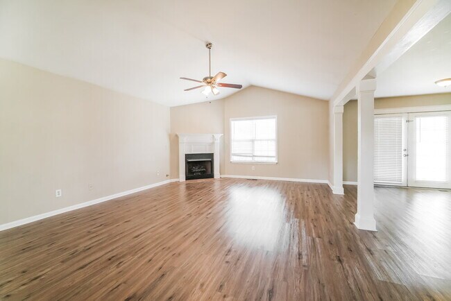 Building Photo - 1027 E Bay Springs Dr