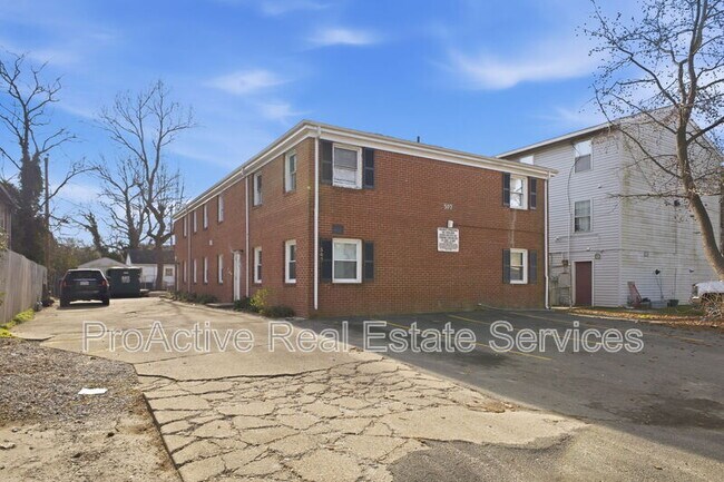 Building Photo - 507 Ashlawn Dr