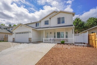 Building Photo - 8907 NE 84th St