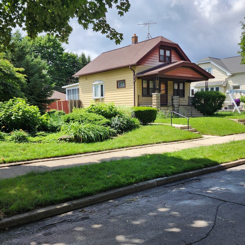 Primary Photo - 2831 S 34th St