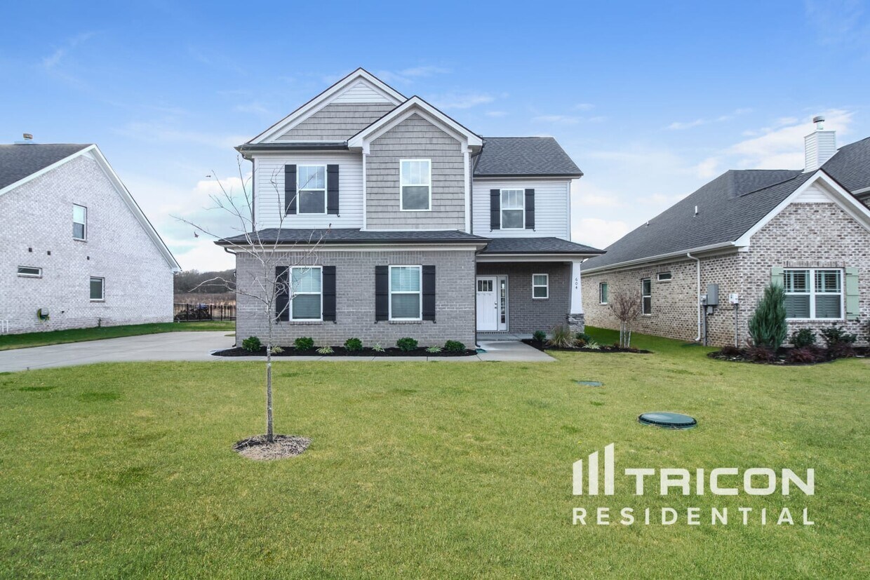 Foto principal - 604 Eagle View Dr