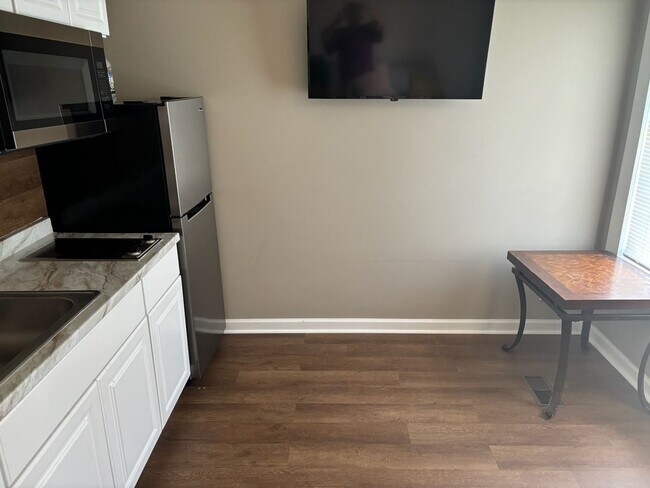 Building Photo - 100 Waterford 1 BR 1 BA