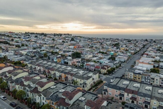 Building Photo - 1706 20th Ave