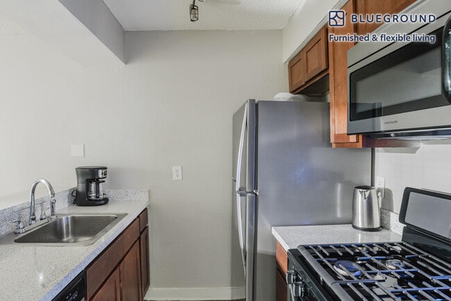 Foto del edificio - 1230 E 38th 1/2 St