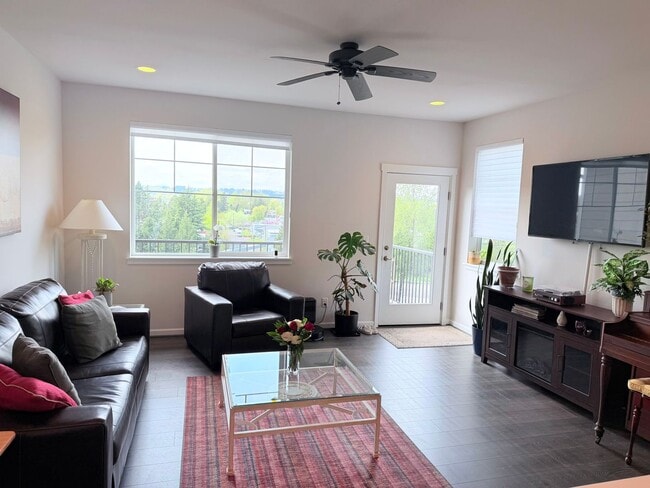 Building Photo - Hilltop Luxury Townhome with Stunning Valley Sunset Views