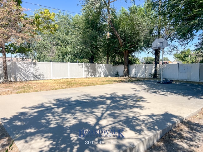 Foto del edificio - Recently Remodeled 2 bedroom in Salt Lake!
